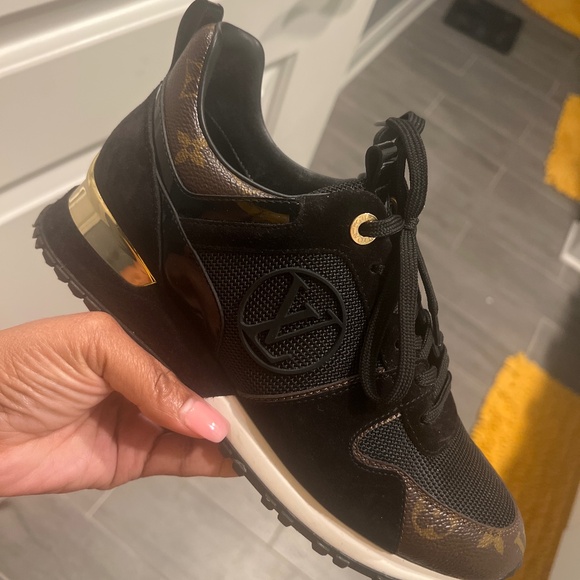 Louis Vuitton gym shoes - Picture 2 of 2